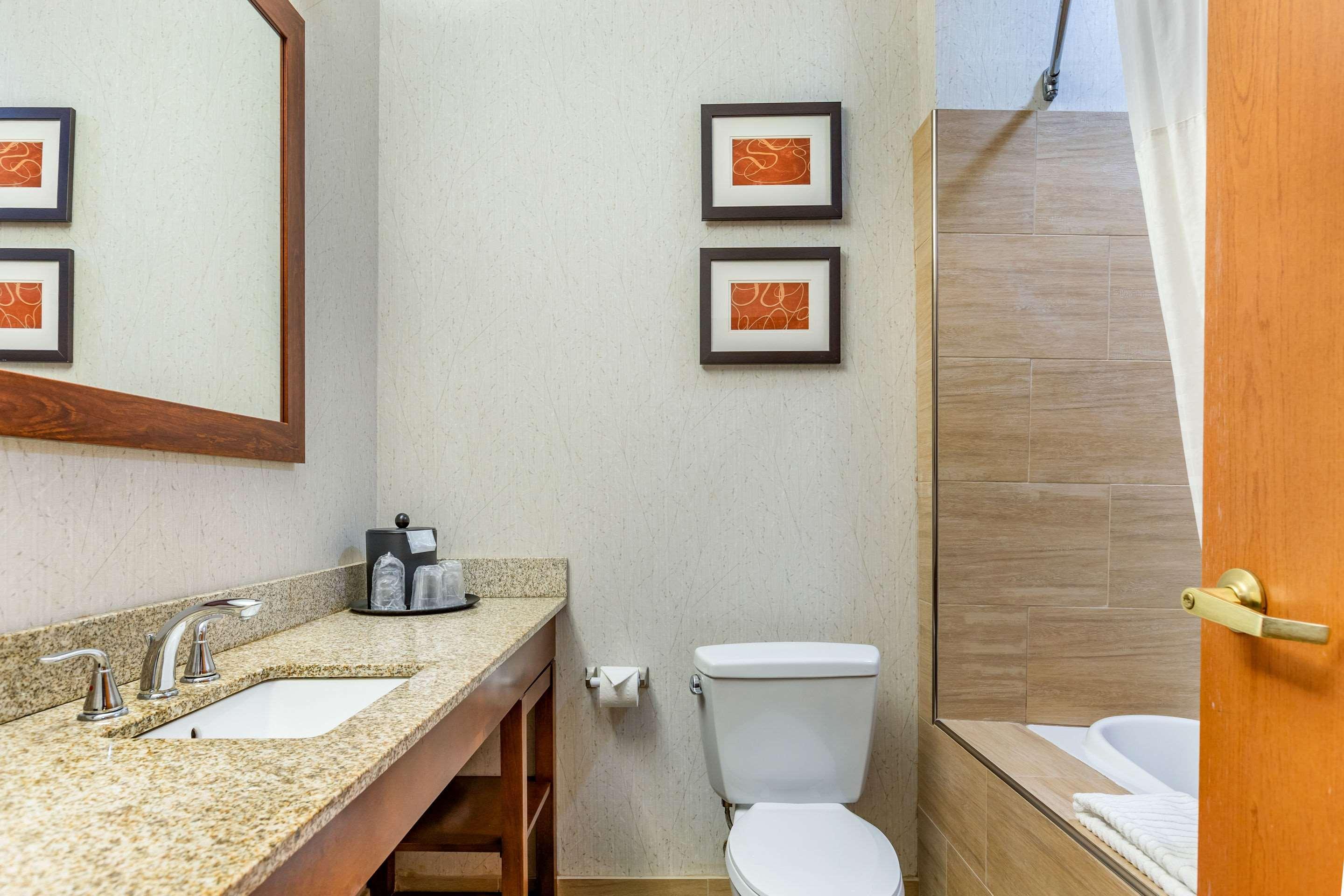 Comfort Suites Southgate-Detroit Eksteriør bilde
